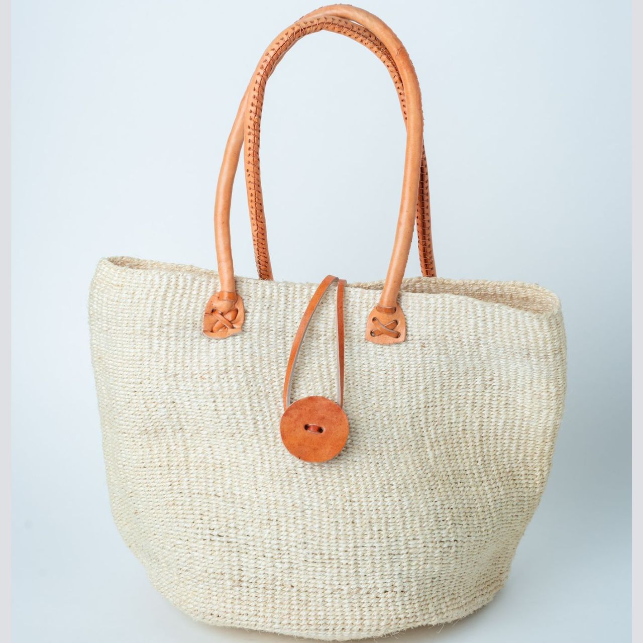 Beige Sisal Basket Bag with leather handles buttoned Beige Sisal Basket Bag with leather handles buttoned