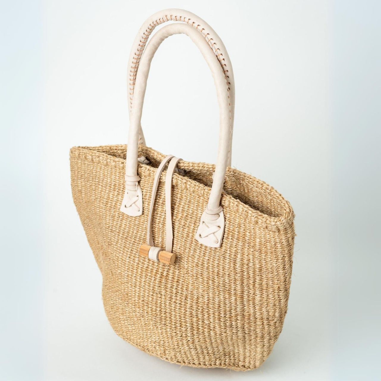 Light Brown Sisal Basket Bag with leather handles closed Light Brown Sisal Basket Bag with leather handles closed